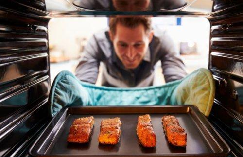 pieczony łosoś w piecu