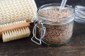 Brązowy cukier - 4 niesamowite preparaty złuszczające