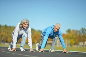 Ćwiczenia fizyczne - 5 nawyków, które sprawią, że będzie łatwo je wykonywać po 50 roku życia