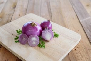 Pasożyty jelitowe - zwalcz je za pomocą czerwonej cebuli!
