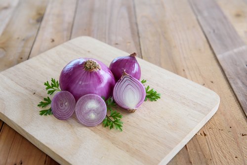Pasożyty jelitowe – zwalcz je za pomocą czerwonej cebuli!