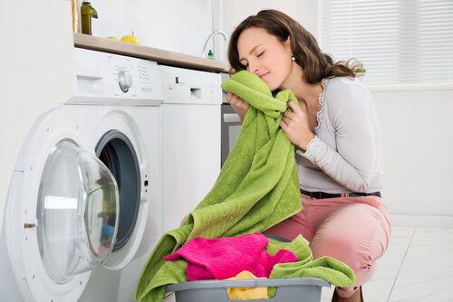 Jak wyeliminować nieprzyjemny zapach z ręczników?