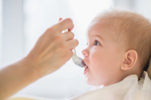 Pokarmy, których nie powinno się dawać dziecku