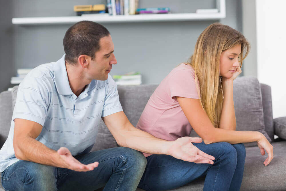 Rozmawiająca para - czy twój partner Cię kontroluje?