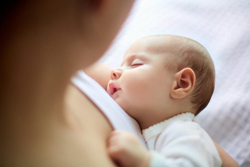 Dlaczego niemowlęta często zasypiają tylko wtedy, gdy są blisko matki