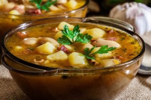 Pote gallego: przepis na tradycyjną hiszpańską potrawę!