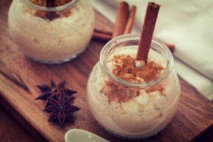 Niskokaloryczny pudding ryżowy: tradycyjny i wegański