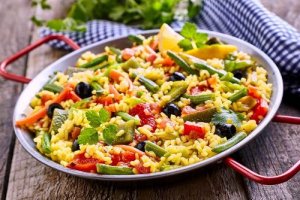 Wegetariańska paella: jak ją przyrządzić?
