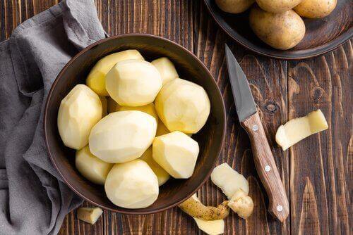 Do pote gallego możesz też dodać więcej ziemniaków.