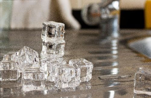 Kilka kostek lodu