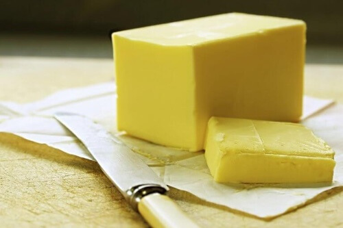 Dietetycy polecają masło – pod warunkiem, że jest to wersja klarowana.