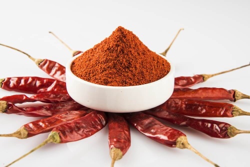 Pieprz cayenne stymuluje uwalnianie przez mózg endorfin.