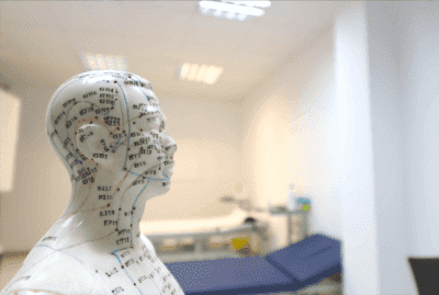 Aurikuloterapia w walce z chorobą Parkinsona