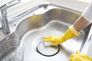 Udrażnianie rur kuchennych - 4 alternatywne sposoby