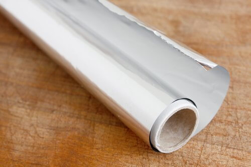 Folia aluminiowa.
