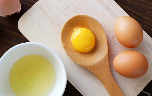Maseczka z jajkiem zregeneruje dogłębnie Twoją skórę.