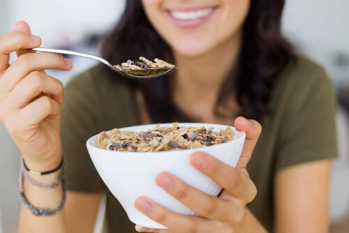 Granola na każde śniadanie zapewni Ci zastrzyk energii.
