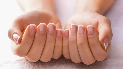 Osłabione paznokcie często świadczą o niedoborach składników mineralnych.