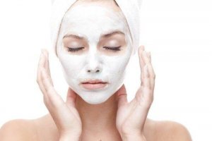 Peeling złuszczający - przygotuj go z aspiryny i miodu