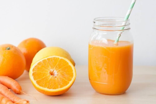 Użyj butelki by przygotować sok pomarańczowy!
