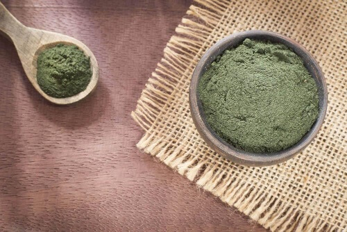 Spirulina zawiera bardzo, bardzo mało kalorii.