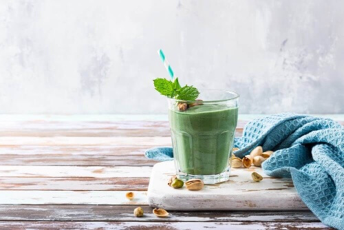 Odchudzające działanie spiruliny polega na jej potężnej wartości odżywczej.
