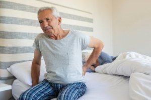 Łuszczycowe zapalenie stawów - 5 wskazówek, jak lepiej spać