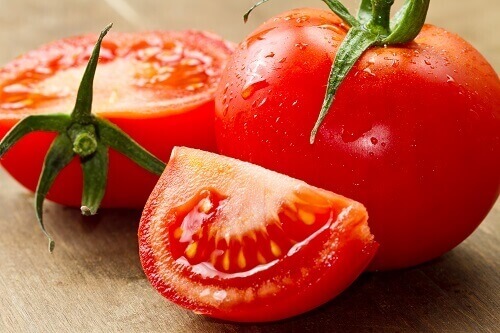 Świeże pomidory na zaburzenia krążenia krwi w nogach