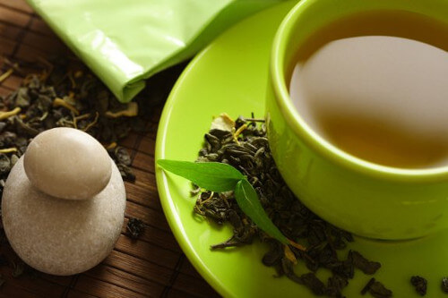 Zielona herbata pomaga schudnąć - prawda czy mit
