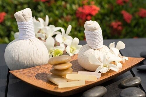 Zastosuj ciepły kompres lub weź gorący prysznic.