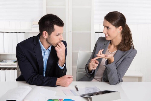 Zadawaj pytania które sprawią, że wszyscy będą zaangażowani w szukanie rozwiązania.