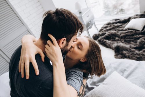 Pocałunki: kobieta i mężczyzna