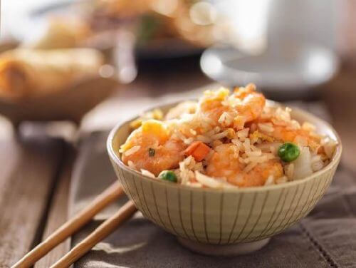 Smażony ryż - poznaj łatwy domowy przepis!