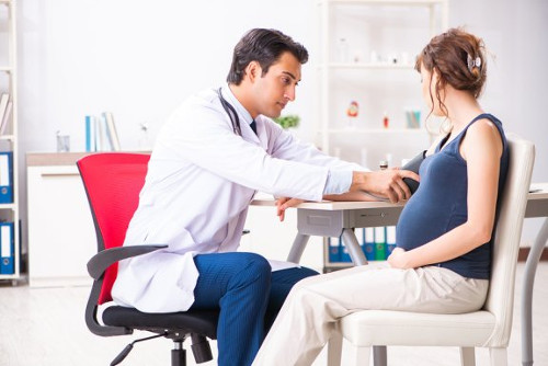 Wysokie ciśnienie w ciąży: objawy i leczenie