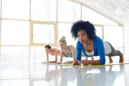Ćwiczenie deski – 6 ważnych korzyści