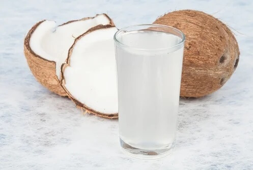 Kokos i zalety wody kokosowej