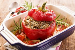 Faszerowane papryki z quinoa w dwóch wykwintnych przepisach