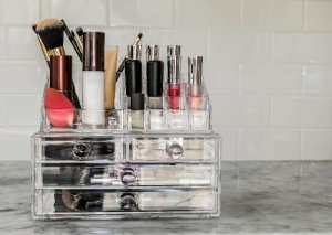 Domowej roboty organizer na akcesoria do makijażu!