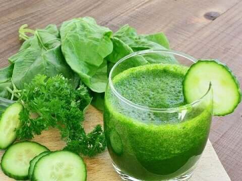 Zielone smoothie niekoniecznie mają działanie odchudzające.
