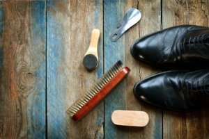 Skórzane buty: 5 przydatnych wskazówek, jak je czyścić