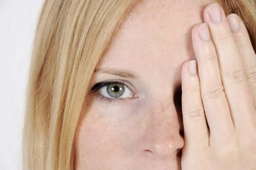 Przebarwienia na twarzy - 5 wywołujących je czynników