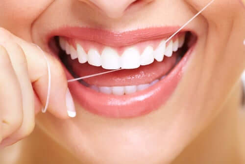 Zdrowe zęby muszą być regularnie czyszczone