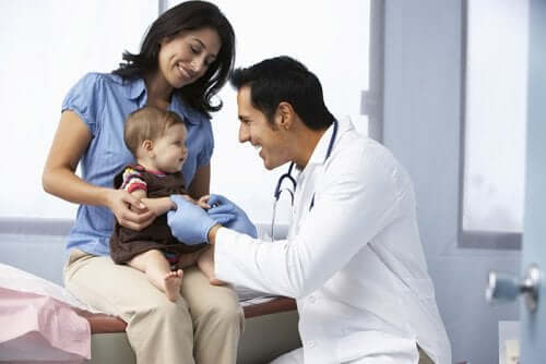 Pediatra diagnozuje zespół nerczycowy u dziecka
