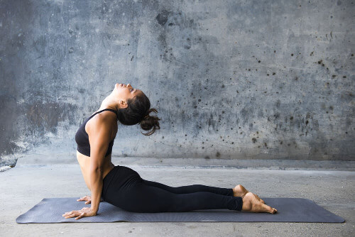 Pozycje jogi na mięśnie brzucha