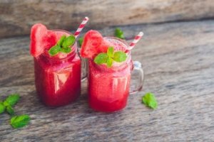 Pyszne slushie z truskawek i arbuza