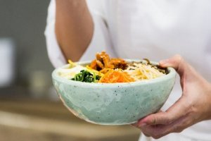 Bibimbap - czy znasz tę pyszną potrawę? Dowiedz się, jak ją przygotować!