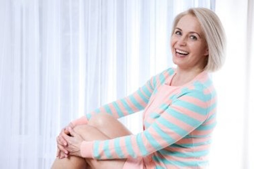 Zadowolona kobieta a zmiany w okresie menopauzy