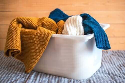 Jak prać wełnianą odzież? – poznaj najlepsze sposoby