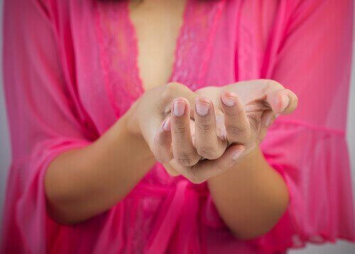 Dłonie cierpiące na zapalenie ścięgien