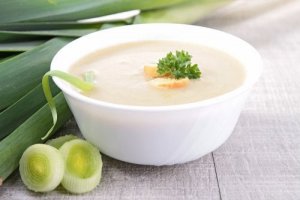Krem z warzyw z pieczarkami, porem i imbirem